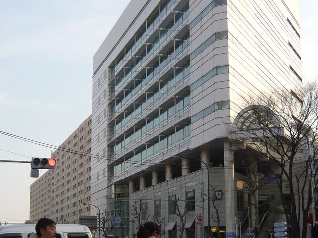 駅前_東京メトロ日比谷線広尾駅