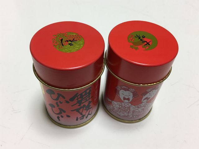 舞妓はんひぃひぃ。一味と七味を買いました。_おちゃのこさいさい 産寧坂本店