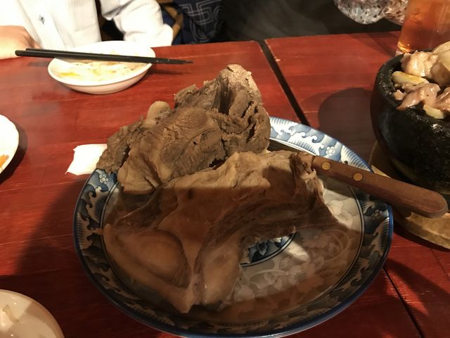 豪快な骨付き肉!_モンゴルレストラン シンキロー 栄店