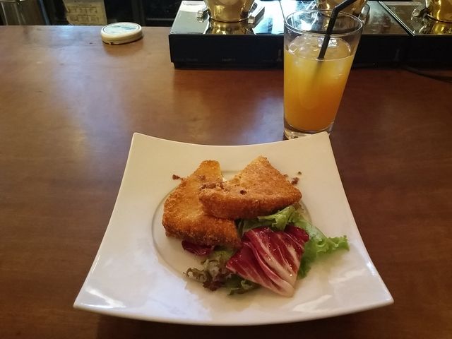 モッツァレラインカロッツァ_CAFE BAR BLUCE