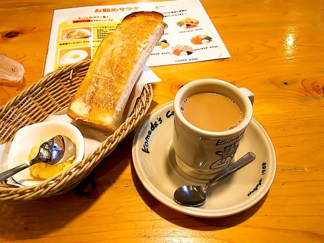 モーニングにもれなくついてくるサービスのパンがとても美味しかったです!_コメダ珈琲店 京都伏見店