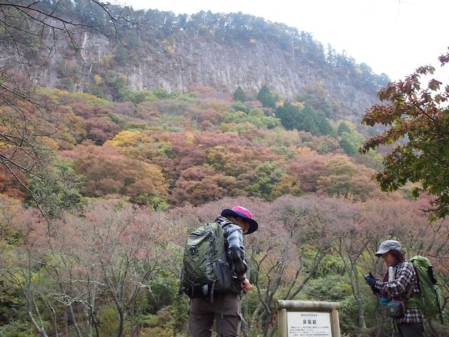 住塚山の麓、屏風岩_住塚山