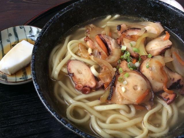 島タコののった宮古そば_お食事処 すむばり