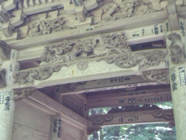 立派な彫刻のある仁王門_西山興隆寺