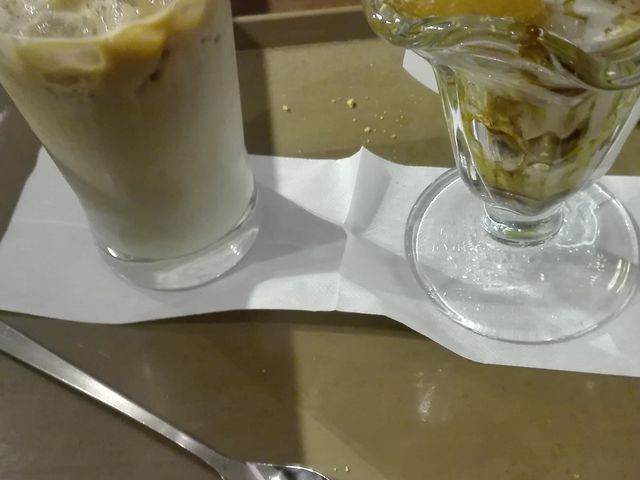 パフェとコーヒー_サンマルクカフェ イオンモール高崎店