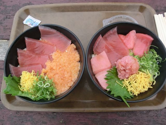 まぐろ・さけとろ丼。まぐろ三昧丼。_浜丼食堂