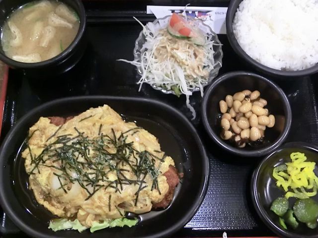「かつ玉とじ定食」_利信