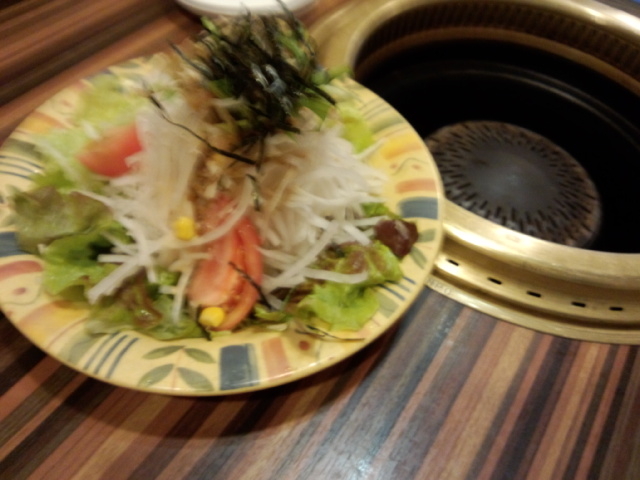 サラダです_炭火焼肉 源蔵 東海店