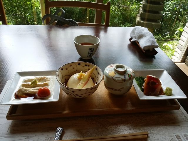 最初に運ばれてきた膳_いんしょうてい 韻松亭