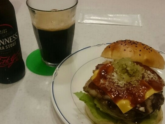 ハンバーガー_アメリカンレストラン イーワイズ