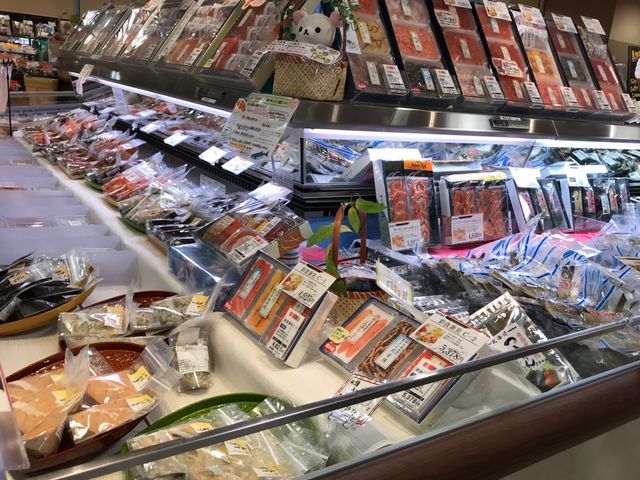 店内の様子_佐藤水産 羊ヶ丘通り店