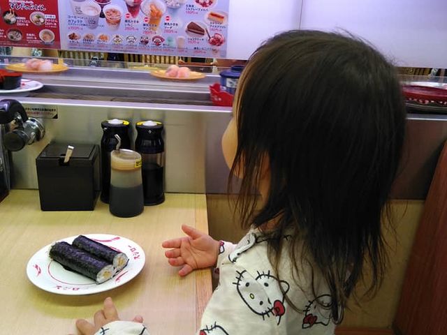 普段行かないので、楽しいみたいです_スシロー ステラタウン店