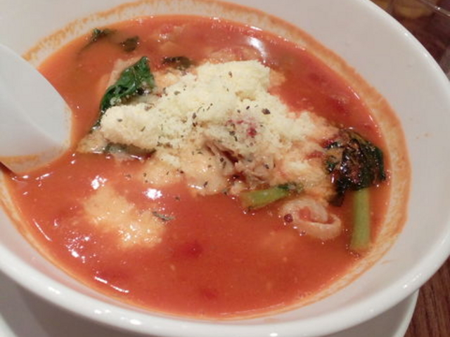 一見辛そうに見えるけど、まったく辛くなくておいしい_太陽のトマト麺 Next サンシャインシティ店