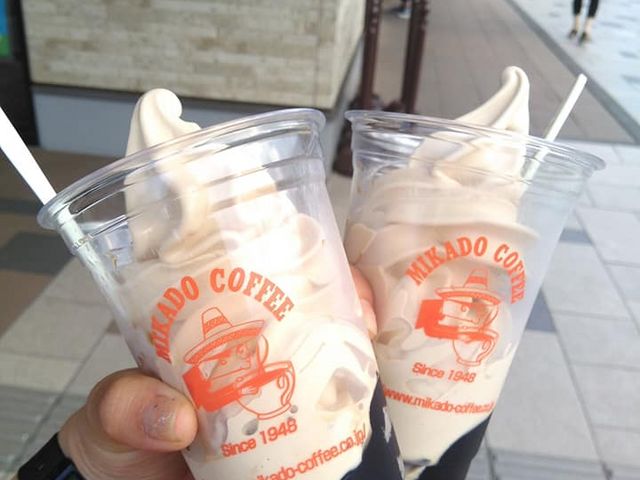 こうやって触っている間にも溶ける・・・_ミカドコーヒー・軽井沢プリンスショッピングプラザ店
