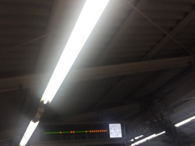 ホームの様子です。_京浜急行電鉄横浜駅