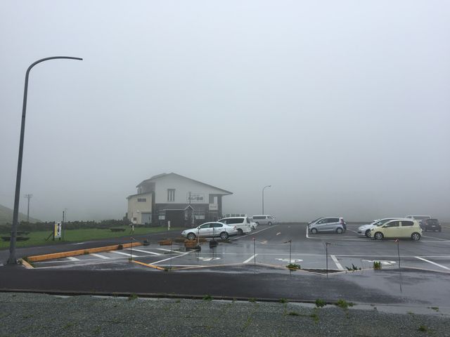 霧で真っ白でした_しゃこたん土産と喰処カムイ番屋
