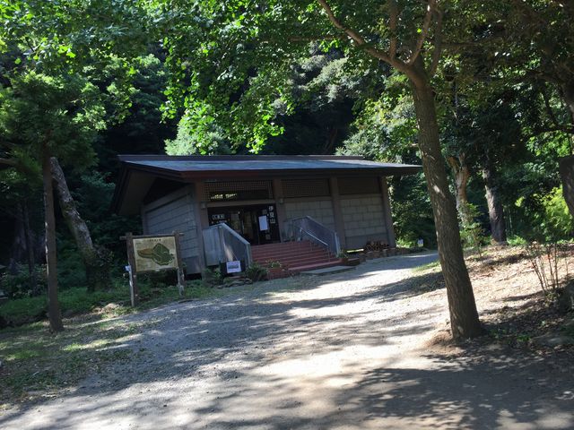 神社の中にあります。_伊豆山郷土資料館