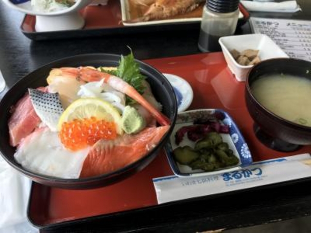 海鮮丼_いわき七浜料理まるかつ