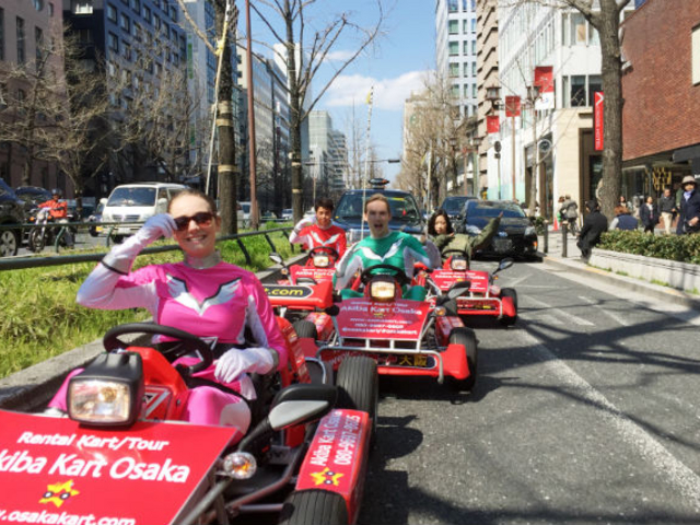 外国人の友人と一緒に撮った写真です!!_アキバカート大阪