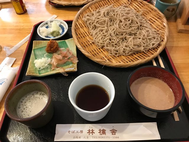 左からおしぼり(辛味大根の絞り汁)
普通のつゆ、くるみだれです。
_林檎舎