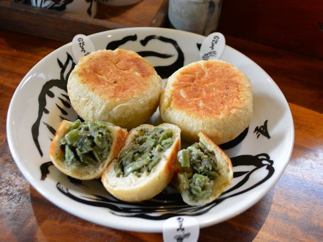 奥がのびろで、手前のカットされているのがあざみです。_いろは堂 本店