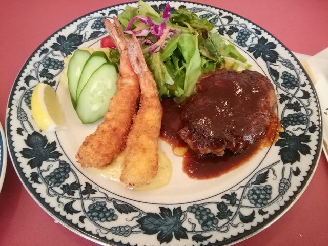 ハンバーグとエビフライセット_グリル生研会館