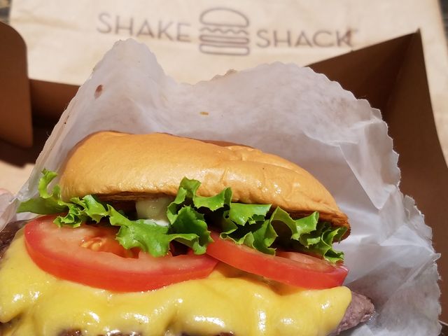 シャックバーガー_シェイク シャック アトレ恵比寿店(SHAKE SHACK)