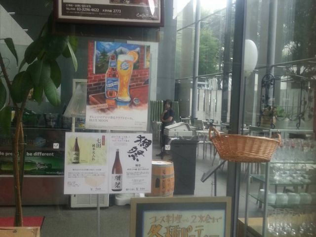 ガラス張りなので開放感があります。_カフェ パンセ