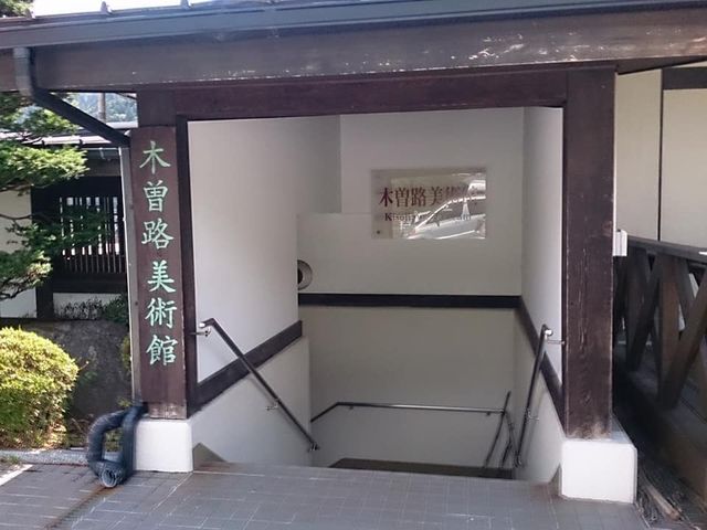 美術館の入り口 今は何も展示されてませんでした_ねざめ亭