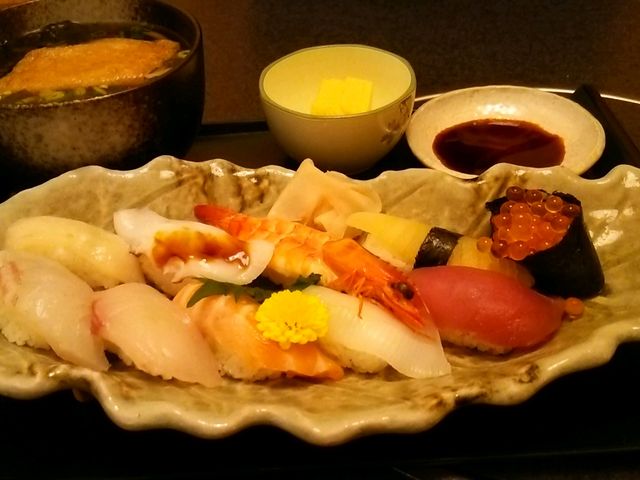 お寿司_きとら