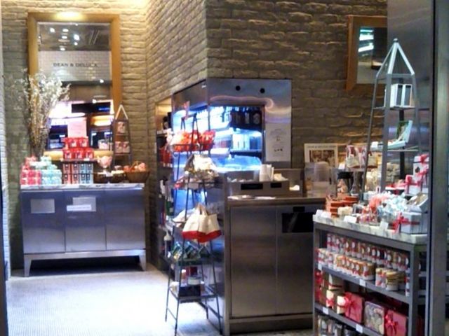 『DEAN & DELUCA CAFE ROPPONGI』。_DEAN & DELUCA CAFE ROPPONGI