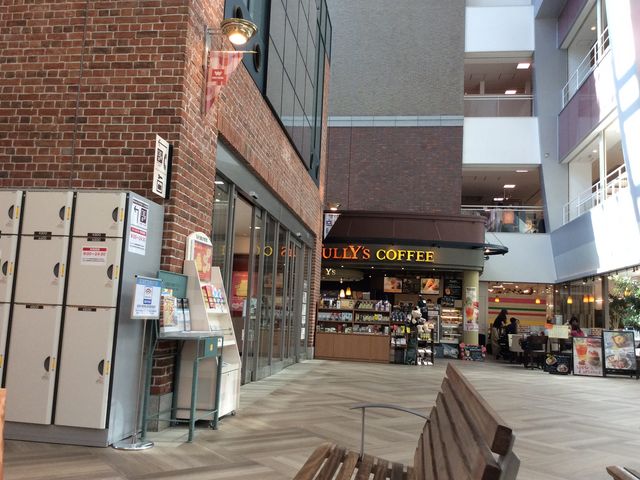 店舗入り口_タリーズコーヒー 横浜ワールドポーターズ店