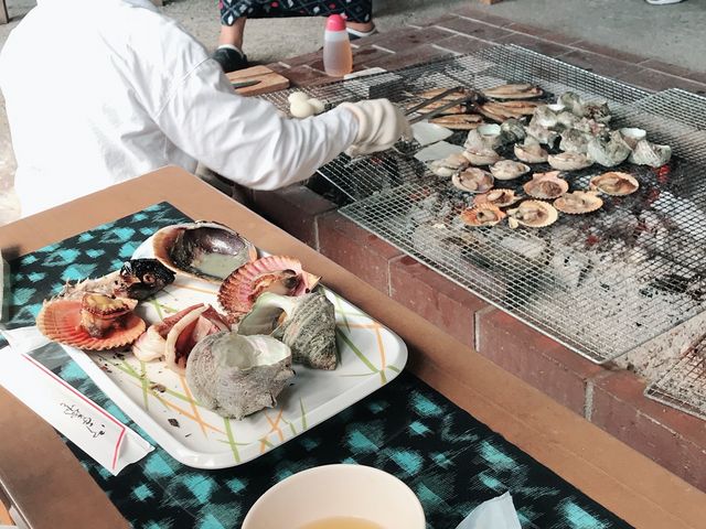 真夏は暑そうですが、見て満足、食べて満足。_海女小屋 相差かまど