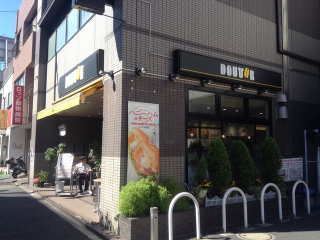 出口すぐ横_ドトールコーヒーショップ曙橋店