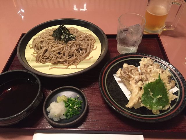 舞茸の天ぷらそば。1204円なり_ひば・青森空港内レストラン