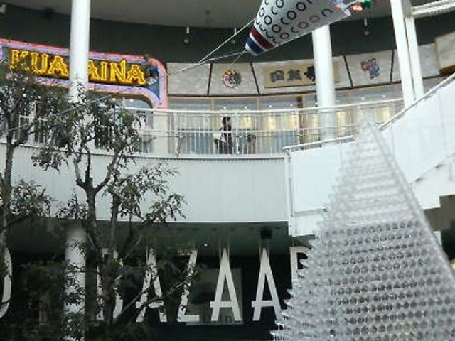 店内は派手なディスプレイが並んで楽しげなのもいい感じです_コクーンシティ