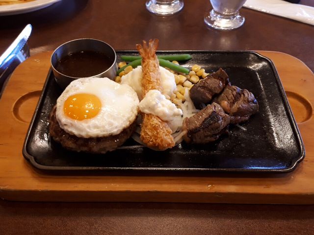 日替わりランチのエッグハンバーグ&エビフライとおろしステーキ_ビッグボーイ伊勢原店