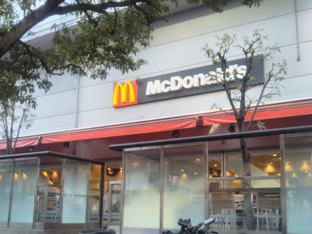 『マクドナルド お台場デックス東京ビーチ店』。_マクドナルド お台場デックス東京ビーチ店