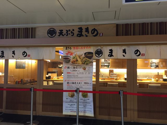 時間帯によって、並びます_天ぷらまきの 梅田店