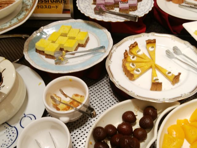 ホテルのスイーツも食べ放題_クロスロード
