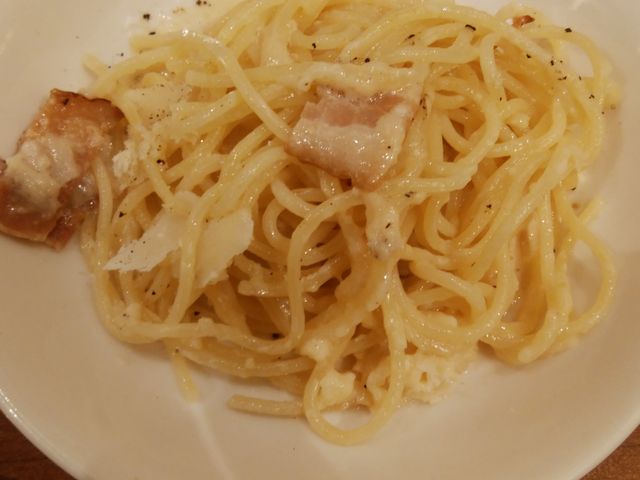 パルミジャーノとベーコンのクリームパスタ_クロスロード