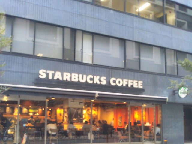 『スターバックス・コーヒー 日本橋本町店』。_スターバックス・コーヒー 日本橋本町店