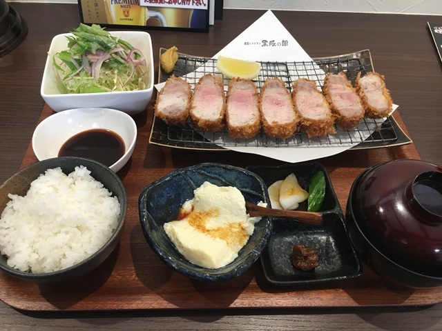 黒豚の館
