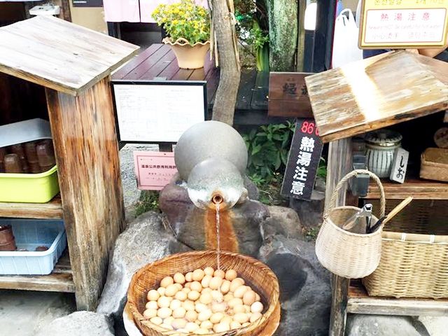 ひょうたん温泉中庭にある温泉玉子_ひょうたん温泉食堂