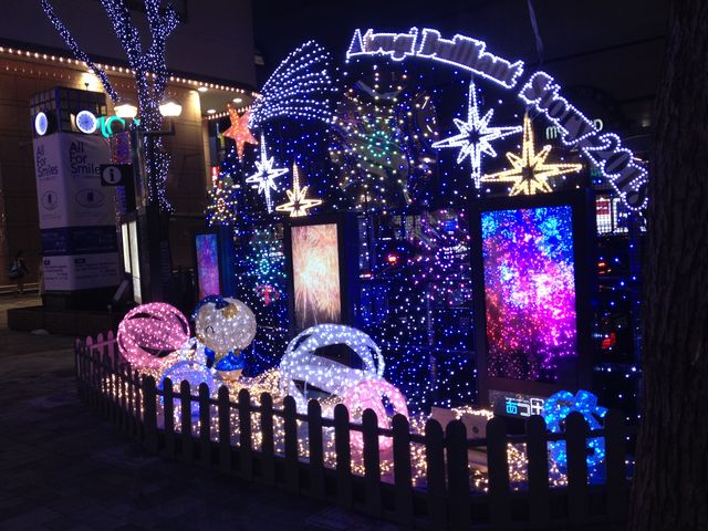 駅前にイルミネーションが出来ていました_本厚木駅