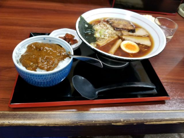 釜石ラーメン ライス(ランチでライスを頼んだ人には無料でカレーのサービスも他あります。)_こだまり屋