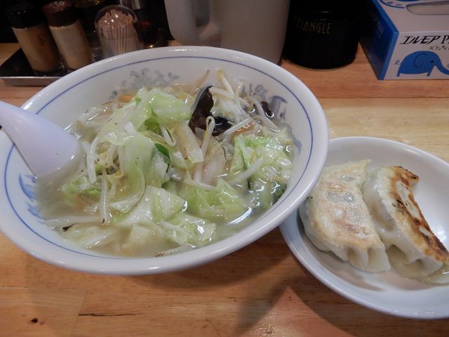 ジャンボ餃子のこの大きさ!_りんりん