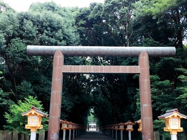 宮崎神宮の大きな鳥居_宮崎神宮