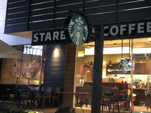外観_スターバックスコーヒー・からすま京都ホテル店