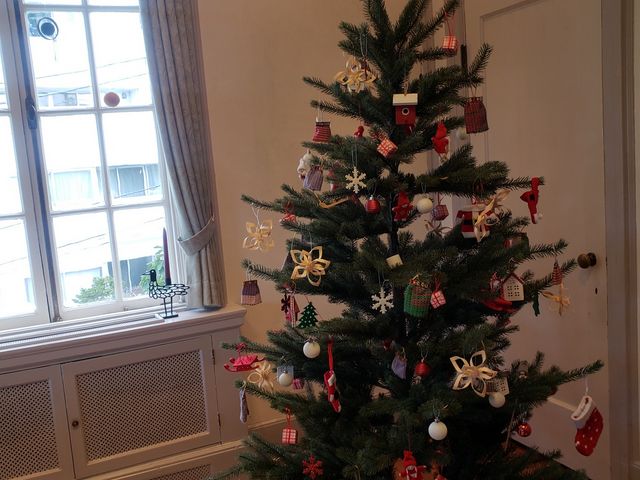 珍しく2階にあったクリスマスツリー_山手234番館